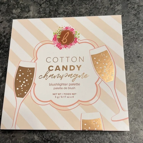 Beauty Bakerie Cotton Candy Champagne Blush
Palette 4 rosé flushed shades - Picture 8 of 9